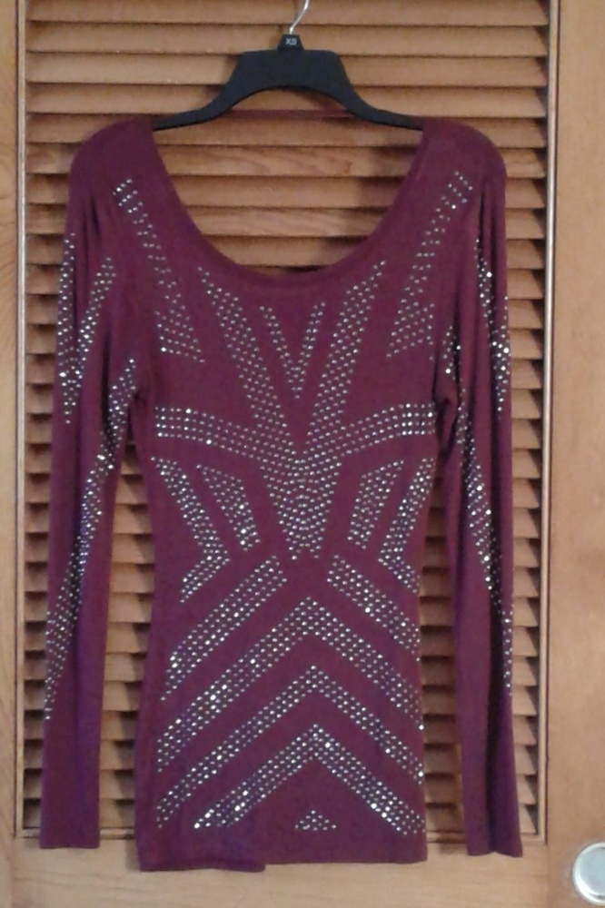 Adorable Rock and Republic burgundy shirt.